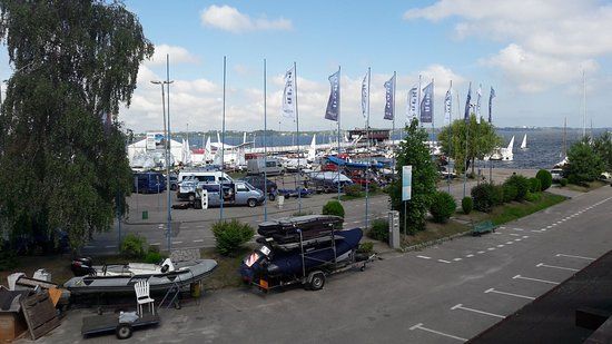 Windsurfing na plaży cetniewo